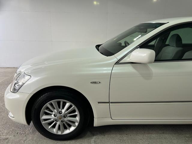 クラウン ロイヤルサルーン　後期　スマートキー　プッシュスタート　ＨＤＤナビ　ＣＤ　Ｍサーバー　バックカメラ　ＥＴＣ　クルコン　ソナー　パワーシート　ＨＩＤ　フォグ　電格ミラー　取説　記録簿　１６ＡＷ　Ｔチェーン（5枚目）