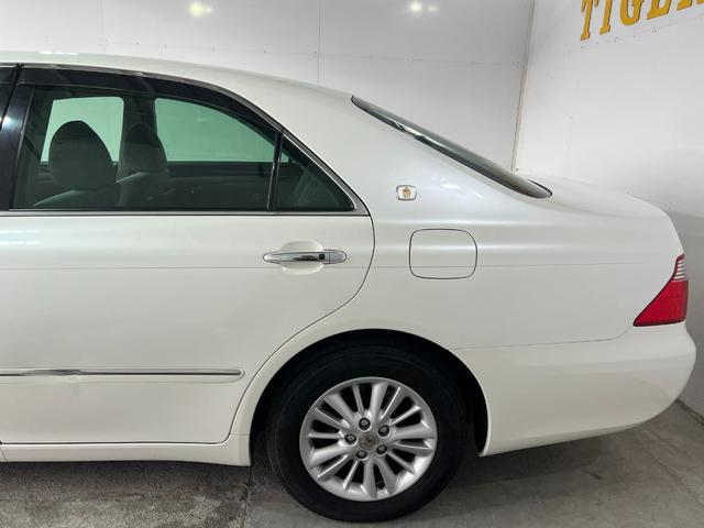 クラウン ロイヤルサルーン　後期　スマートキー　プッシュスタート　ＨＤＤナビ　ＣＤ　Ｍサーバー　バックカメラ　ＥＴＣ　クルコン　ソナー　パワーシート　ＨＩＤ　フォグ　電格ミラー　取説　記録簿　１６ＡＷ　Ｔチェーン（6枚目）