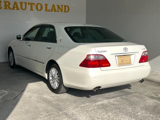 クラウン ロイヤルサルーン　後期　スマートキー　プッシュスタート　ＨＤＤナビ　ＣＤ　Ｍサーバー　バックカメラ　ＥＴＣ　クルコン　ソナー　パワーシート　ＨＩＤ　フォグ　電格ミラー　取説　記録簿　１６ＡＷ　Ｔチェーン（7枚目）