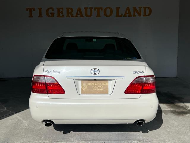 クラウン ロイヤルサルーン　後期　スマートキー　プッシュスタート　ＨＤＤナビ　ＣＤ　Ｍサーバー　バックカメラ　ＥＴＣ　クルコン　ソナー　パワーシート　ＨＩＤ　フォグ　電格ミラー　取説　記録簿　１６ＡＷ　Ｔチェーン（8枚目）