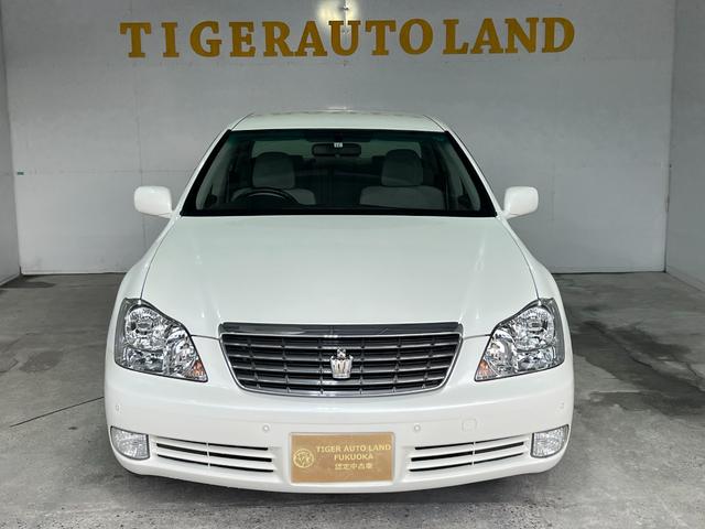 クラウン ロイヤルサルーン　後期　スマートキー　プッシュスタート　ＨＤＤナビ　ＣＤ　Ｍサーバー　バックカメラ　ＥＴＣ　クルコン　ソナー　パワーシート　ＨＩＤ　フォグ　電格ミラー　取説　記録簿　１６ＡＷ　Ｔチェーン（12枚目）