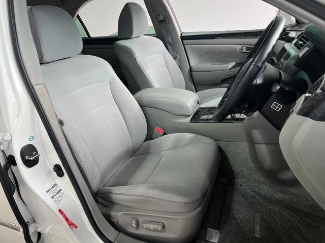 クラウン ロイヤルサルーン　後期　スマートキー　プッシュスタート　ＨＤＤナビ　ＣＤ　Ｍサーバー　バックカメラ　ＥＴＣ　クルコン　ソナー　パワーシート　ＨＩＤ　フォグ　電格ミラー　取説　記録簿　１６ＡＷ　Ｔチェーン（14枚目）