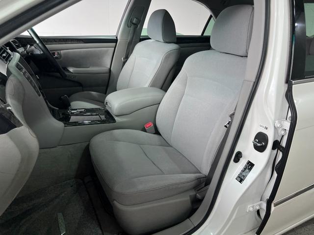 クラウン ロイヤルサルーン　後期　スマートキー　プッシュスタート　ＨＤＤナビ　ＣＤ　Ｍサーバー　バックカメラ　ＥＴＣ　クルコン　ソナー　パワーシート　ＨＩＤ　フォグ　電格ミラー　取説　記録簿　１６ＡＷ　Ｔチェーン（16枚目）