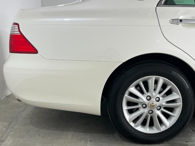 クラウン ロイヤルサルーン　後期　スマートキー　プッシュスタート　ＨＤＤナビ　ＣＤ　Ｍサーバー　バックカメラ　ＥＴＣ　クルコン　ソナー　パワーシート　ＨＩＤ　フォグ　電格ミラー　取説　記録簿　１６ＡＷ　Ｔチェーン（27枚目）