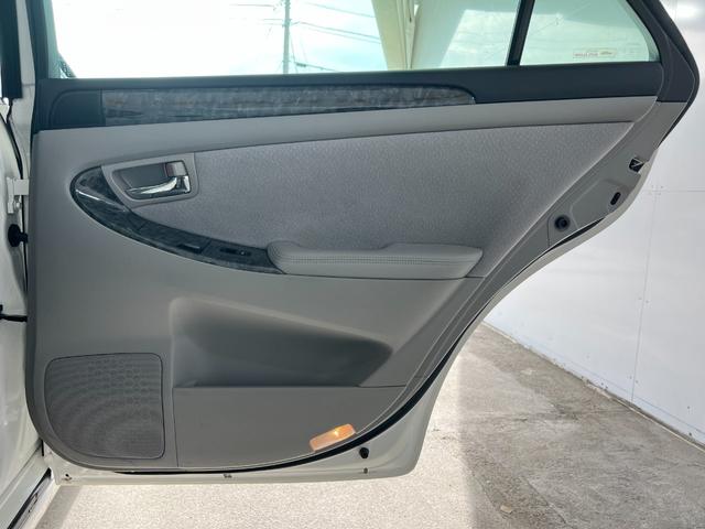 クラウン ロイヤルサルーン　後期　スマートキー　プッシュスタート　ＨＤＤナビ　ＣＤ　Ｍサーバー　バックカメラ　ＥＴＣ　クルコン　ソナー　パワーシート　ＨＩＤ　フォグ　電格ミラー　取説　記録簿　１６ＡＷ　Ｔチェーン（46枚目）