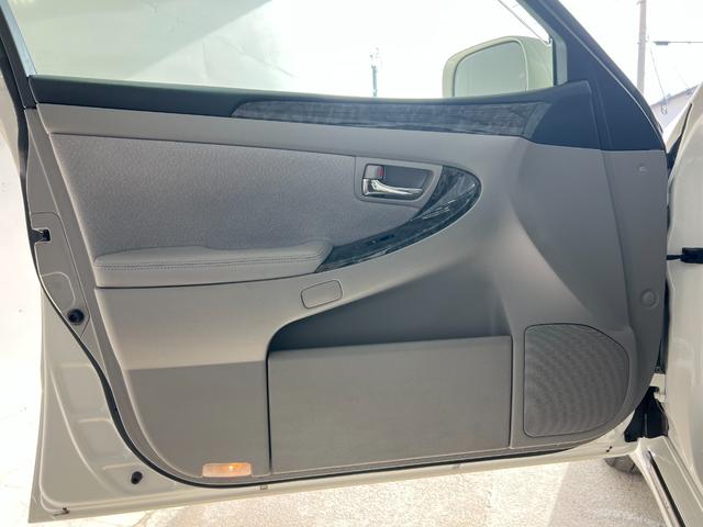 クラウン ロイヤルサルーン　後期　スマートキー　プッシュスタート　ＨＤＤナビ　ＣＤ　Ｍサーバー　バックカメラ　ＥＴＣ　クルコン　ソナー　パワーシート　ＨＩＤ　フォグ　電格ミラー　取説　記録簿　１６ＡＷ　Ｔチェーン（52枚目）