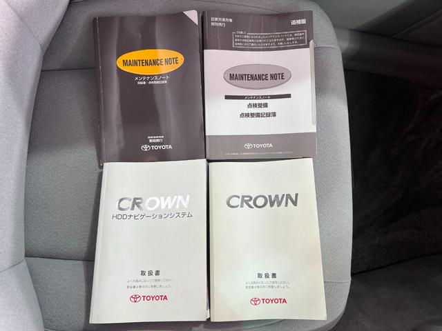 クラウン ロイヤルサルーン　後期　スマートキー　プッシュスタート　ＨＤＤナビ　ＣＤ　Ｍサーバー　バックカメラ　ＥＴＣ　クルコン　ソナー　パワーシート　ＨＩＤ　フォグ　電格ミラー　取説　記録簿　１６ＡＷ　Ｔチェーン（77枚目）