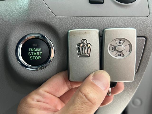 クラウン ロイヤルサルーン　後期　スマートキー　プッシュスタート　ＨＤＤナビ　ＣＤ　Ｍサーバー　バックカメラ　ＥＴＣ　クルコン　ソナー　パワーシート　ＨＩＤ　フォグ　電格ミラー　取説　記録簿　１６ＡＷ　Ｔチェーン（80枚目）