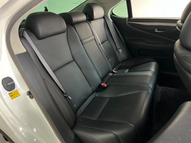 ＬＳ ＬＳ４６０　バージョンＣ　Ｉパッケージ　サンルーフ　黒革　エアサス　スマートキー　プッシュスタート　ＨＤＤナビ　フルセグ　ＣＤ　Ｍサーバー　バックカメラ　ＥＴＣ　クルコン　シートエアコン　パワーシート　クリアランスソナー　１８ＡＷ（13枚目）