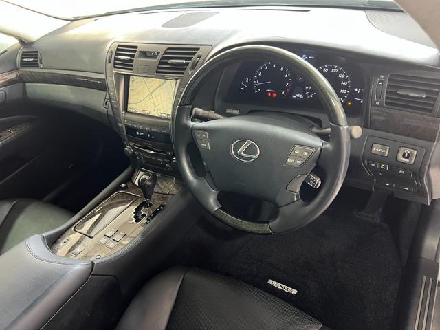 ＬＳ ＬＳ４６０　バージョンＣ　Ｉパッケージ　サンルーフ　黒革　エアサス　スマートキー　プッシュスタート　ＨＤＤナビ　フルセグ　ＣＤ　Ｍサーバー　バックカメラ　ＥＴＣ　クルコン　シートエアコン　パワーシート　クリアランスソナー　１８ＡＷ（42枚目）