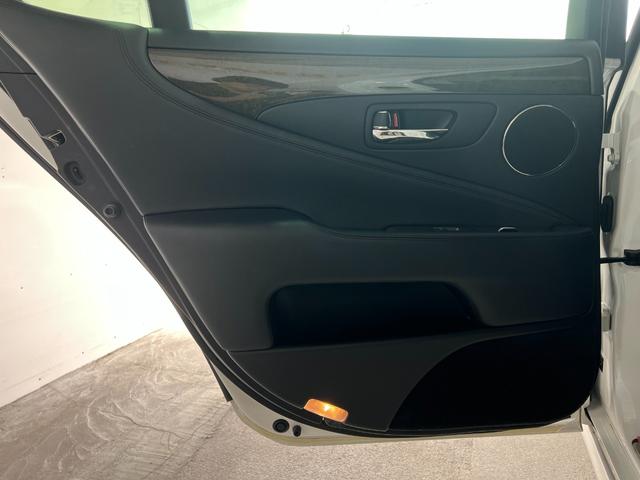 ＬＳ ＬＳ４６０　バージョンＣ　Ｉパッケージ　サンルーフ　黒革　エアサス　スマートキー　プッシュスタート　ＨＤＤナビ　フルセグ　ＣＤ　Ｍサーバー　バックカメラ　ＥＴＣ　クルコン　シートエアコン　パワーシート　クリアランスソナー　１８ＡＷ（49枚目）