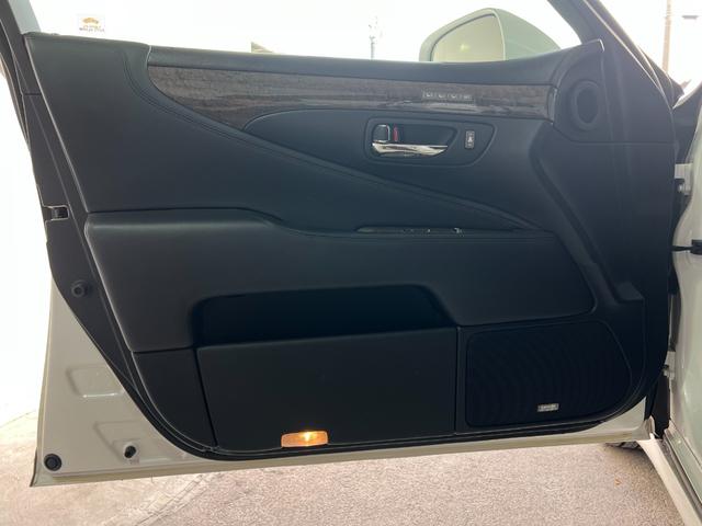 ＬＳ ＬＳ４６０　バージョンＣ　Ｉパッケージ　サンルーフ　黒革　エアサス　スマートキー　プッシュスタート　ＨＤＤナビ　フルセグ　ＣＤ　Ｍサーバー　バックカメラ　ＥＴＣ　クルコン　シートエアコン　パワーシート　クリアランスソナー　１８ＡＷ（52枚目）