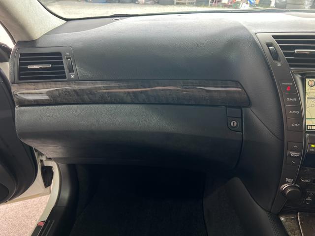 ＬＳ ＬＳ４６０　バージョンＣ　Ｉパッケージ　サンルーフ　黒革　エアサス　スマートキー　プッシュスタート　ＨＤＤナビ　フルセグ　ＣＤ　Ｍサーバー　バックカメラ　ＥＴＣ　クルコン　シートエアコン　パワーシート　クリアランスソナー　１８ＡＷ（56枚目）