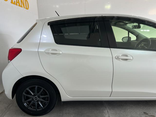 ヴィッツ Ｆ　１年保証　中期　アイドリングストップ　スマートキー　プッシュスタート　ＳＤナビ　ワンセグ　ＤＶＤ　ＣＤ　Ｍサーバー　Ｂｌｕｅｔｏｏｔｈ　ＥＴＣ　電格ウィンカーミラー　取説　記録簿　１４ＡＷ　Ｔチェーン（10枚目）