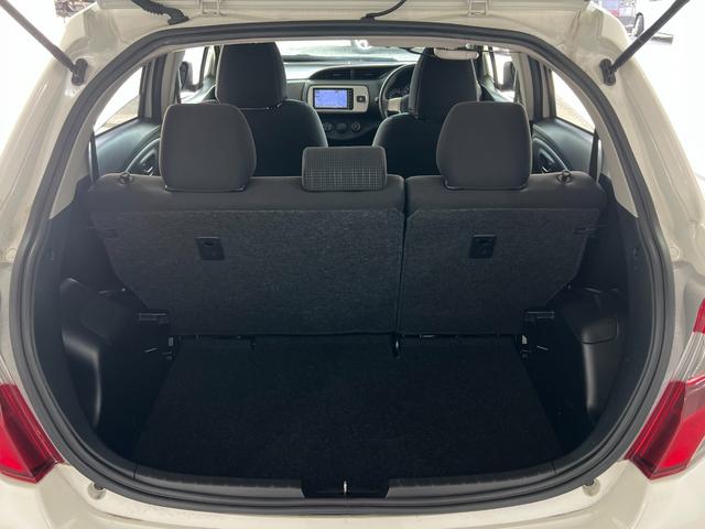 ヴィッツ Ｆ　１年保証　中期　アイドリングストップ　スマートキー　プッシュスタート　ＳＤナビ　ワンセグ　ＤＶＤ　ＣＤ　Ｍサーバー　Ｂｌｕｅｔｏｏｔｈ　ＥＴＣ　電格ウィンカーミラー　取説　記録簿　１４ＡＷ　Ｔチェーン（15枚目）