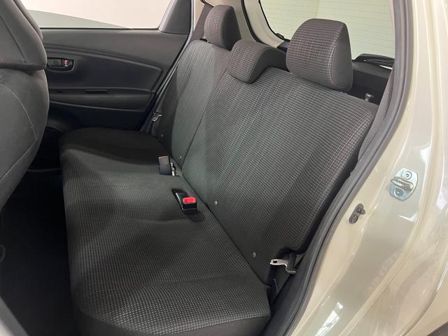 ヴィッツ Ｆ　１年保証　中期　アイドリングストップ　スマートキー　プッシュスタート　ＳＤナビ　ワンセグ　ＤＶＤ　ＣＤ　Ｍサーバー　Ｂｌｕｅｔｏｏｔｈ　ＥＴＣ　電格ウィンカーミラー　取説　記録簿　１４ＡＷ　Ｔチェーン（17枚目）