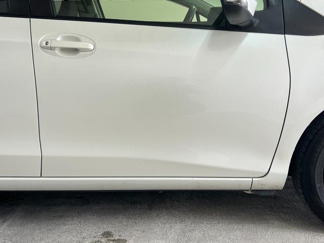 ヴィッツ Ｆ　１年保証　中期　アイドリングストップ　スマートキー　プッシュスタート　ＳＤナビ　ワンセグ　ＤＶＤ　ＣＤ　Ｍサーバー　Ｂｌｕｅｔｏｏｔｈ　ＥＴＣ　電格ウィンカーミラー　取説　記録簿　１４ＡＷ　Ｔチェーン（24枚目）