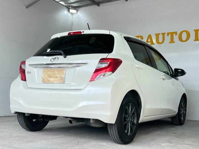 ヴィッツ Ｆ　１年保証　中期　アイドリングストップ　スマートキー　プッシュスタート　ＳＤナビ　ワンセグ　ＤＶＤ　ＣＤ　Ｍサーバー　Ｂｌｕｅｔｏｏｔｈ　ＥＴＣ　電格ウィンカーミラー　取説　記録簿　１４ＡＷ　Ｔチェーン（28枚目）