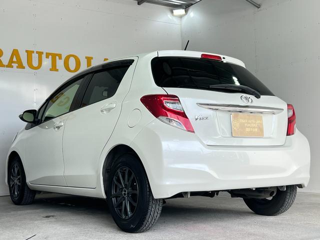 ヴィッツ Ｆ　１年保証　中期　アイドリングストップ　スマートキー　プッシュスタート　ＳＤナビ　ワンセグ　ＤＶＤ　ＣＤ　Ｍサーバー　Ｂｌｕｅｔｏｏｔｈ　ＥＴＣ　電格ウィンカーミラー　取説　記録簿　１４ＡＷ　Ｔチェーン（31枚目）