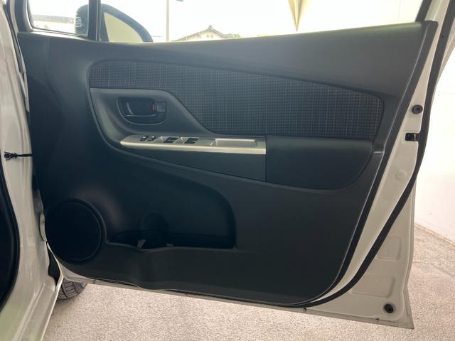 ヴィッツ Ｆ　１年保証　中期　アイドリングストップ　スマートキー　プッシュスタート　ＳＤナビ　ワンセグ　ＤＶＤ　ＣＤ　Ｍサーバー　Ｂｌｕｅｔｏｏｔｈ　ＥＴＣ　電格ウィンカーミラー　取説　記録簿　１４ＡＷ　Ｔチェーン（41枚目）