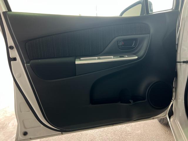 ヴィッツ Ｆ　１年保証　中期　アイドリングストップ　スマートキー　プッシュスタート　ＳＤナビ　ワンセグ　ＤＶＤ　ＣＤ　Ｍサーバー　Ｂｌｕｅｔｏｏｔｈ　ＥＴＣ　電格ウィンカーミラー　取説　記録簿　１４ＡＷ　Ｔチェーン（52枚目）