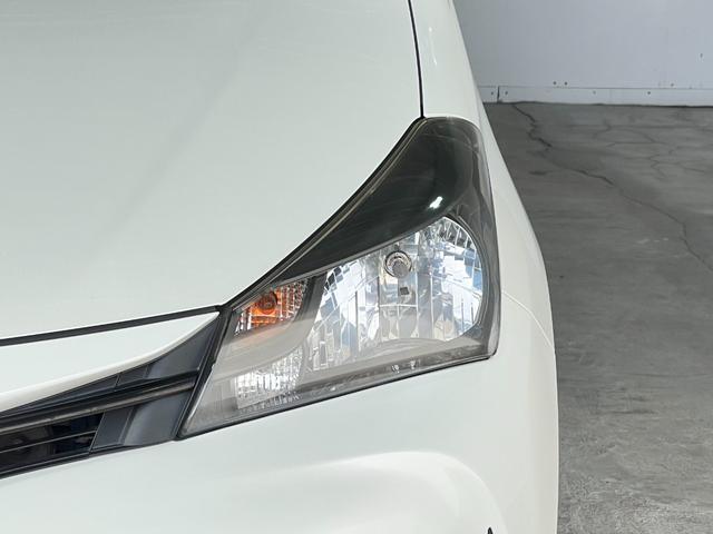 ヴィッツ Ｆ　１年保証　中期　アイドリングストップ　スマートキー　プッシュスタート　ＳＤナビ　ワンセグ　ＤＶＤ　ＣＤ　Ｍサーバー　Ｂｌｕｅｔｏｏｔｈ　ＥＴＣ　電格ウィンカーミラー　取説　記録簿　１４ＡＷ　Ｔチェーン（65枚目）