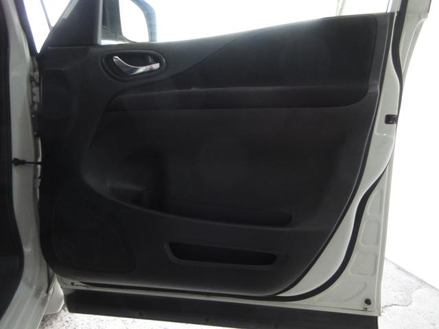 セレナ ハイウェイスター　１年保証　アイドリングストップ　両側パワスラ　インテリキー　プッシュスタート　ＨＤＤナビ　フルセグ　ＤＶＤ　ＣＤ　Ｍサーバー　Ｂｌｕｅｔｏｏｔｈ　バックカメラ　ＥＴＣ　クルコン　ウォークスルー（41枚目）