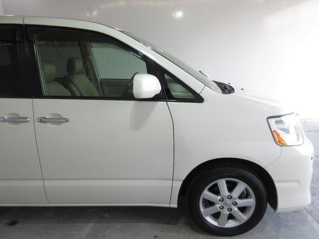 １００％自然分解する専用洗剤で内装を徹底的にクリーニングします