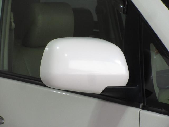 エンジンルームは車のために過剰な清掃はしておりませんので安心です