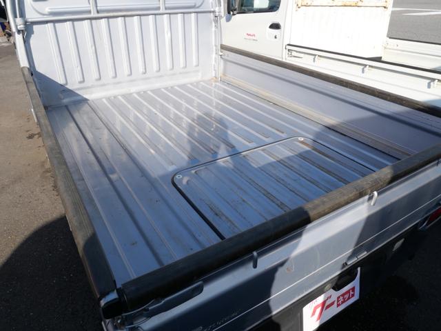 営業時間は、１０：００〜１９：００　定休日は火曜日です。