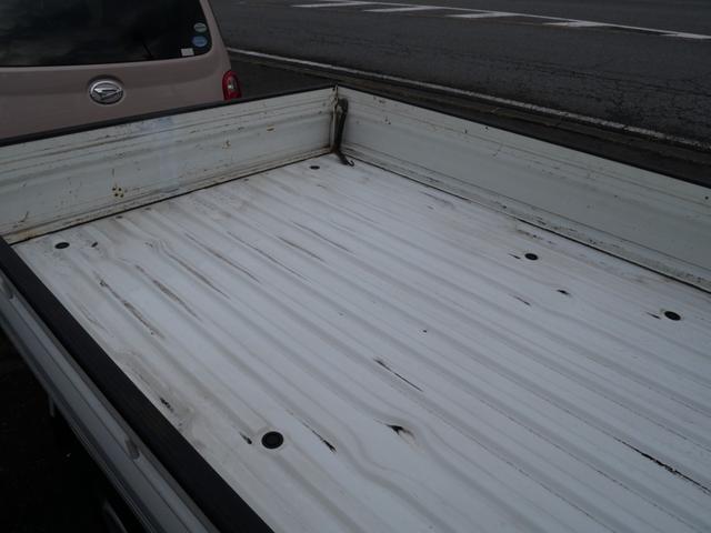 �y�����Ԃ𒆐S�ɍ݌ɂQ�O���W�����Ă��܂��B�y�g���b�N��y���o�����펞�W�����Ă��܂��B