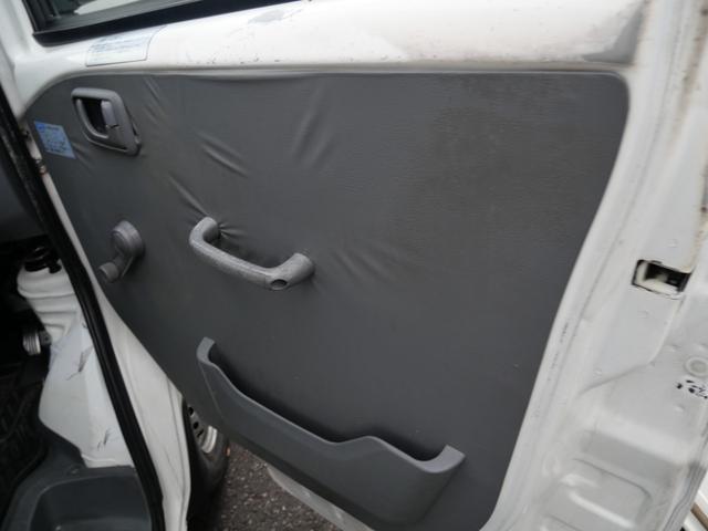 �y�����Ԃ𒆐S�ɍ݌ɂQ�O���W�����Ă��܂��B�y�g���b�N��y���o�����펞�W�����Ă��܂��B