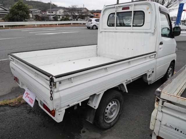 ミニキャブトラック Ｖタイプ　セレクト４ＷＤ車　エアコン　パワーステアリング　三方開　荷台ガード　ラジオ　ライトレベル調節（6枚目）