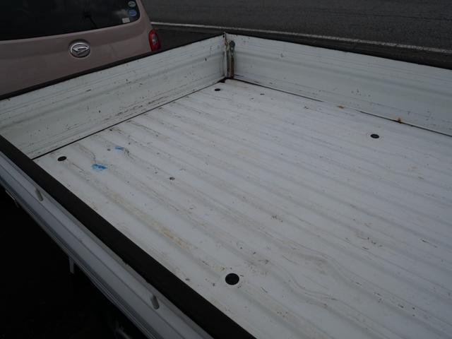 ミニキャブトラック Ｖタイプ　セレクト４ＷＤ車　エアコン　パワーステアリング　三方開　荷台ガード　ラジオ　ライトレベル調節（8枚目）