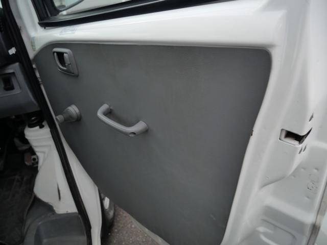 ミニキャブトラック Ｖタイプ　セレクト４ＷＤ車　エアコン　パワーステアリング　三方開　荷台ガード　ラジオ　ライトレベル調節（13枚目）