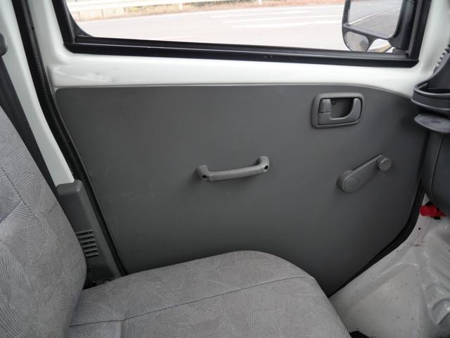 ミニキャブトラック Ｖタイプ　セレクト４ＷＤ車　エアコン　パワーステアリング　三方開　荷台ガード　ラジオ　ライトレベル調節（14枚目）