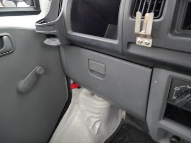 ミニキャブトラック Ｖタイプ　セレクト４ＷＤ車　エアコン　パワーステアリング　三方開　荷台ガード　ラジオ　ライトレベル調節（15枚目）