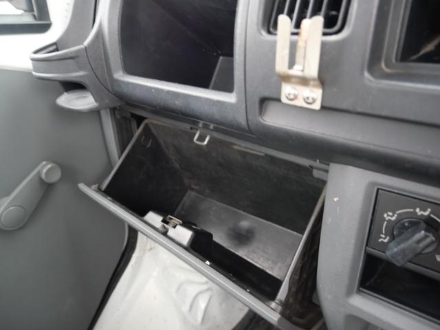 ミニキャブトラック Ｖタイプ　セレクト４ＷＤ車　エアコン　パワーステアリング　三方開　荷台ガード　ラジオ　ライトレベル調節（16枚目）