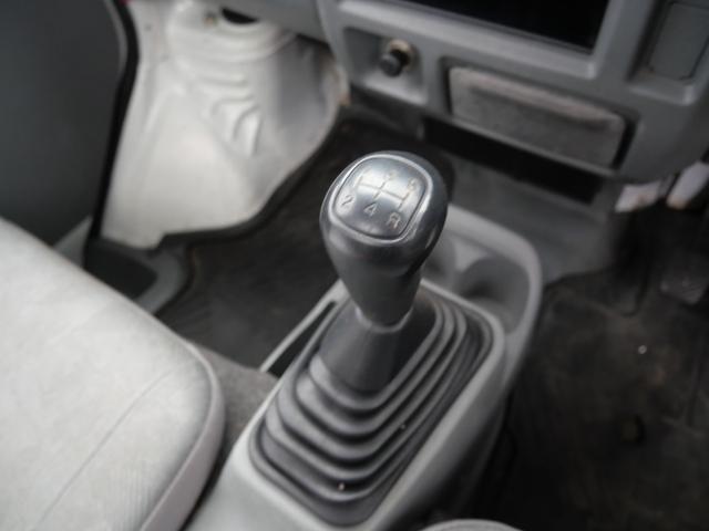ミニキャブトラック Ｖタイプ　セレクト４ＷＤ車　エアコン　パワーステアリング　三方開　荷台ガード　ラジオ　ライトレベル調節（19枚目）