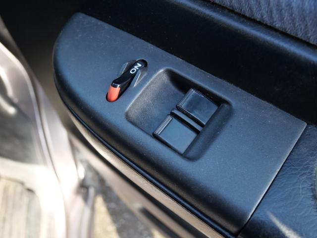 �y�����Ԃ𒆐S�ɍ݌ɂQ�O���W�����Ă��܂��B�y�g���b�N��y���o�����펞�W�����Ă��܂��B