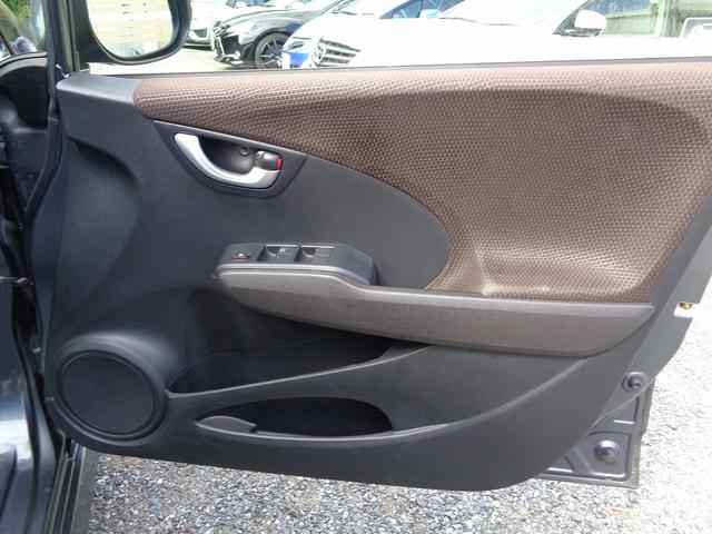フィットシャトルハイブリッド ハイブリッド・スマートセレクション　禁煙車・フルセグナビ・バックカメラ・Ｂｌｕｅｔｏｏｔｈオーディオ・社外アルミホイール・ドライブレコーダー・ＨＩＤ・オートライト・スマートキー２個・ＥＴＣ（35枚目）