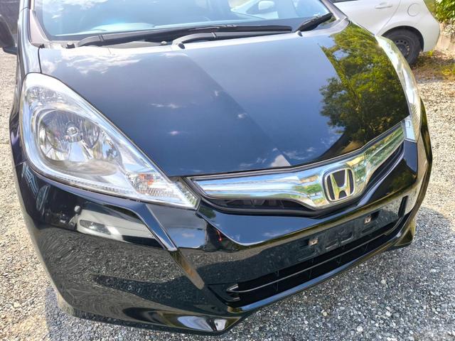 フィットハイブリッド スマートセレクション　禁煙車・スマートキー・フルセグナビ・Ｂｌｕｅｔｏｏｔｈオーディオ・ＥＴＣ・ＨＩＤヘッドライト・社外アルミホイール・オートクルーズ（3枚目）