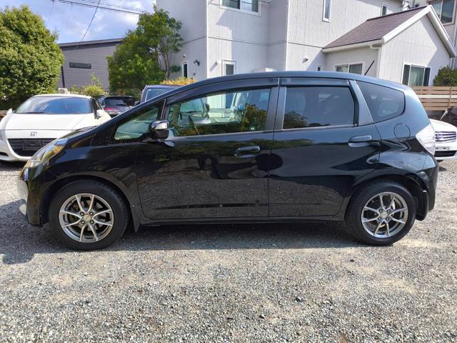 フィットハイブリッド スマートセレクション　禁煙車・スマートキー・フルセグナビ・Ｂｌｕｅｔｏｏｔｈオーディオ・ＥＴＣ・ＨＩＤヘッドライト・社外アルミホイール・オートクルーズ（9枚目）