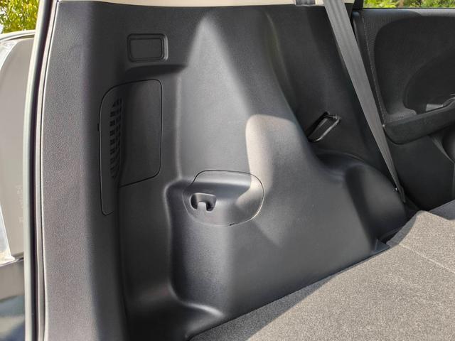 フィットハイブリッド スマートセレクション　禁煙車・スマートキー・フルセグナビ・Ｂｌｕｅｔｏｏｔｈオーディオ・ＥＴＣ・ＨＩＤヘッドライト・社外アルミホイール・オートクルーズ（18枚目）