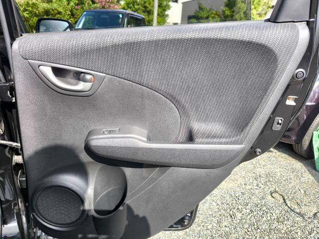 フィットハイブリッド スマートセレクション　禁煙車・スマートキー・フルセグナビ・Ｂｌｕｅｔｏｏｔｈオーディオ・ＥＴＣ・ＨＩＤヘッドライト・社外アルミホイール・オートクルーズ（28枚目）