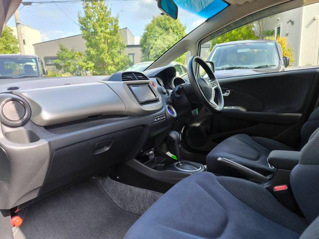 フィットハイブリッド スマートセレクション　禁煙車・スマートキー・フルセグナビ・Ｂｌｕｅｔｏｏｔｈオーディオ・ＥＴＣ・ＨＩＤヘッドライト・社外アルミホイール・オートクルーズ（29枚目）