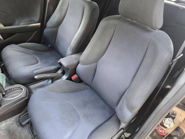 フィットハイブリッド スマートセレクション　禁煙車・スマートキー・フルセグナビ・Ｂｌｕｅｔｏｏｔｈオーディオ・ＥＴＣ・ＨＩＤヘッドライト・社外アルミホイール・オートクルーズ（30枚目）