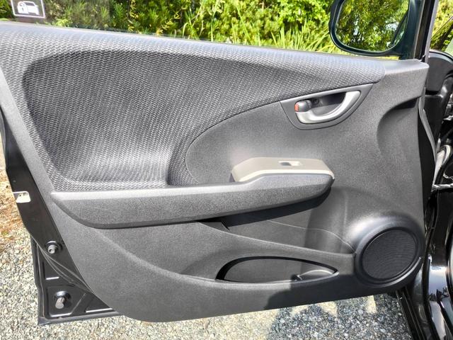 フィットハイブリッド スマートセレクション　禁煙車・スマートキー・フルセグナビ・Ｂｌｕｅｔｏｏｔｈオーディオ・ＥＴＣ・ＨＩＤヘッドライト・社外アルミホイール・オートクルーズ（33枚目）