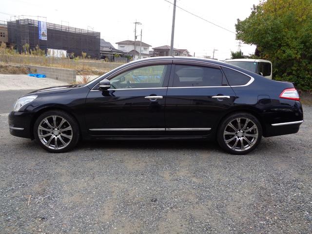 ティアナ ２５０ＸＬ　スポーティセレクション　レザーシート　インパル１９インチアルミホイール　フルセグナビ　ＥＴＣ　Ｂｌｕｅｔｏｏｔｈオーディオ　フロントカメラ　バックカメラ　サイドカメラ　パワーシート　オットマン　ゴールドエンブレム（10枚目）