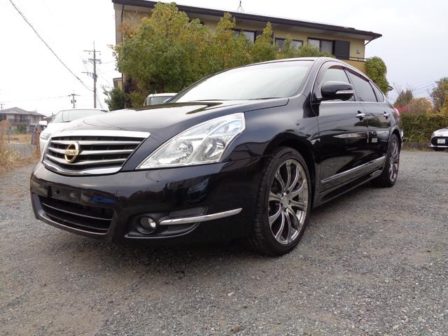 ティアナ ２５０ＸＬ　スポーティセレクション　レザーシート　インパル１９インチアルミホイール　フルセグナビ　ＥＴＣ　Ｂｌｕｅｔｏｏｔｈオーディオ　フロントカメラ　バックカメラ　サイドカメラ　パワーシート　オットマン　ゴールドエンブレム（11枚目）